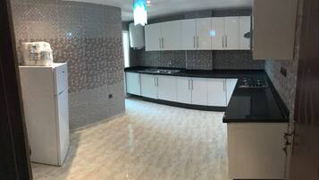 Apartemen Mewah | Dapur pribadi | Lemari es, microwave, oven, dan kompor