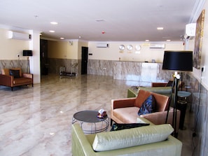 Lobby sitting area - JW Inn Hotel (Al Khobar)
