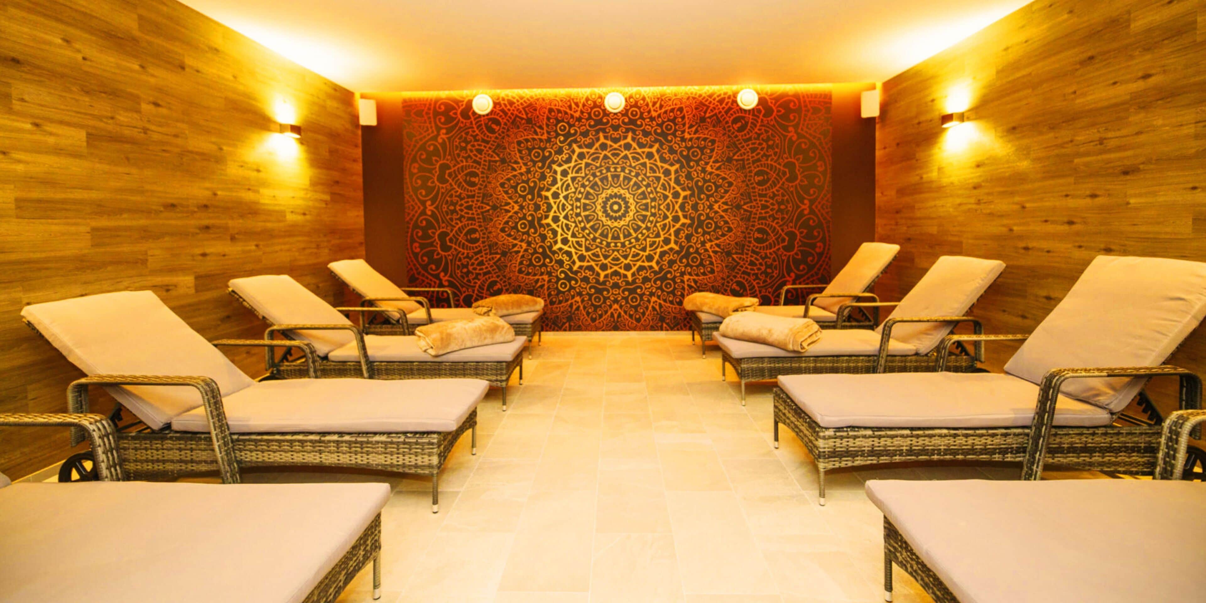 Sauna, Dampfbad, Aromatherapie, Warmsteinmassagen, Sportmassagen