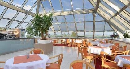 Lázeňský Hotel Pyramida I