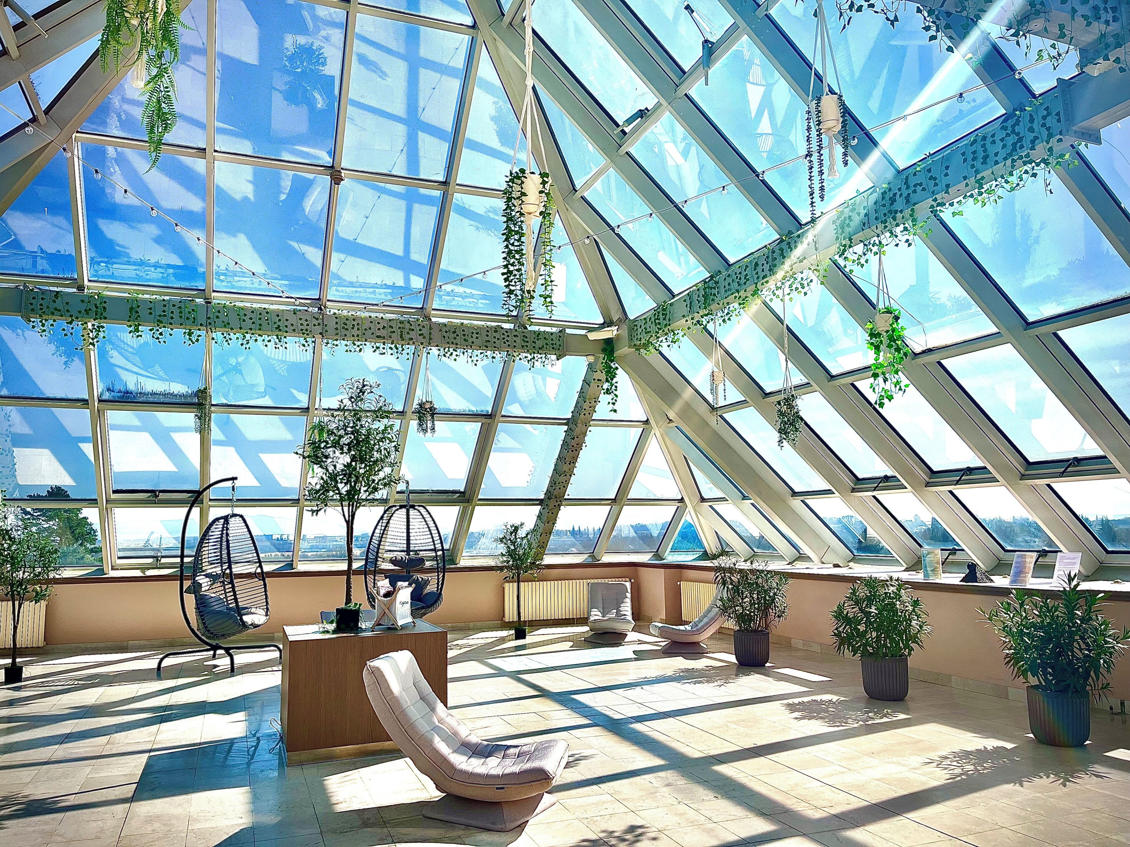 Sauna, steam room, aromatherapy, hot stone massages, sports massages