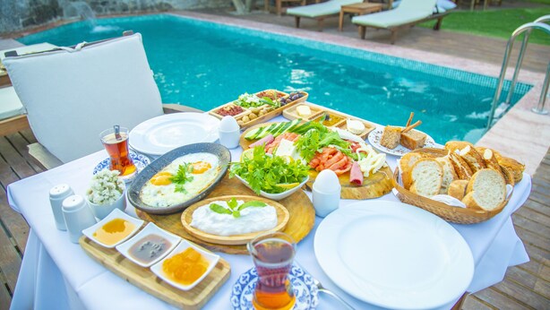 Free daily local cuisine breakfast - Kordelya Butik Otel (Cesme)