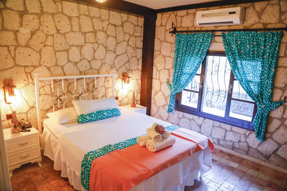 Junior Double Room | Minibar (some free items), desk, WiFi (free), bed sheets