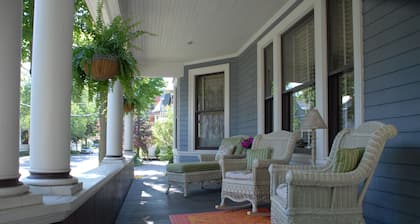 Circular Manor Bed and Breakfast