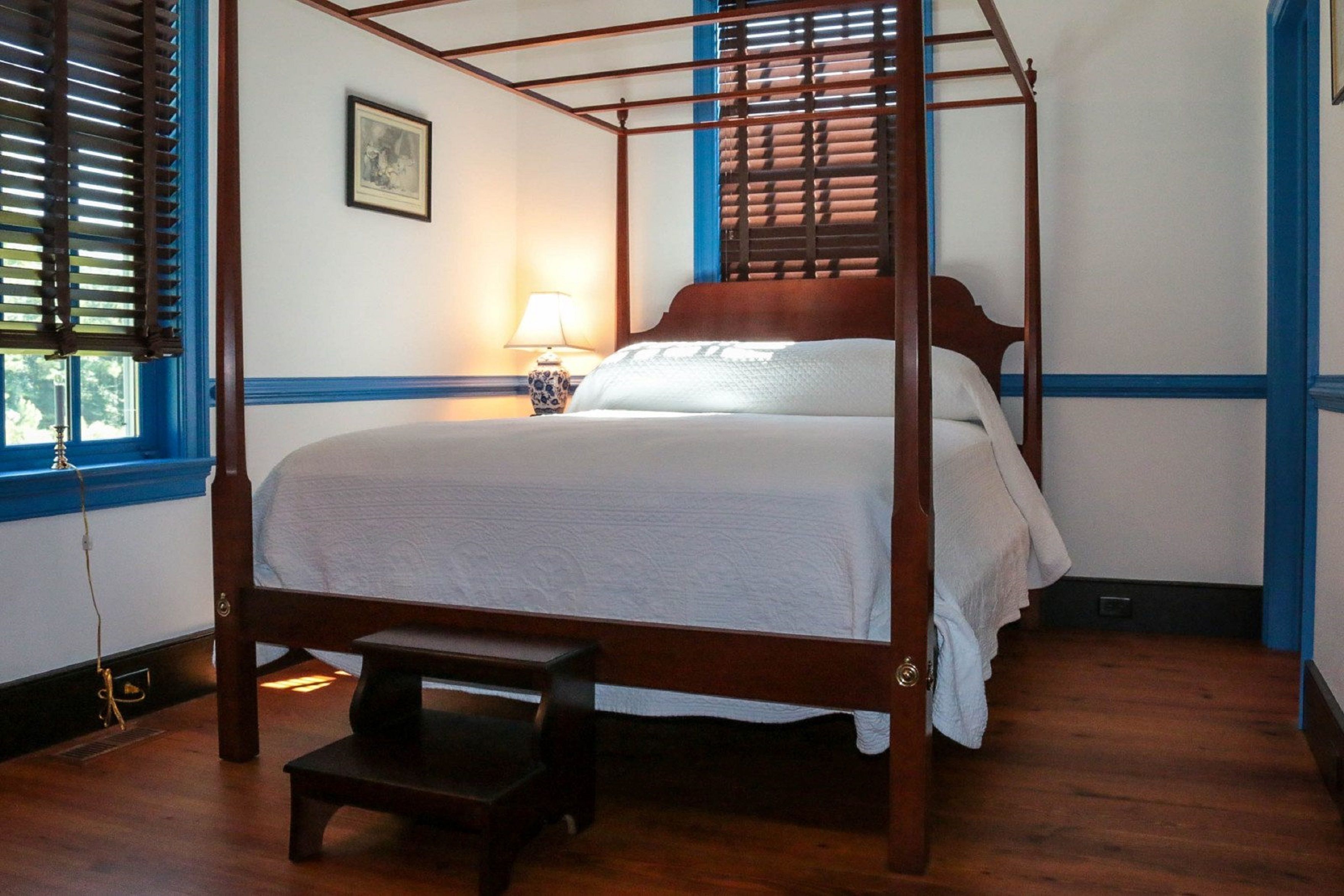 Room, 1 Queen Bed, Private Bathroom (Blue Room) | Interior