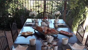 Tempat makan outdoor