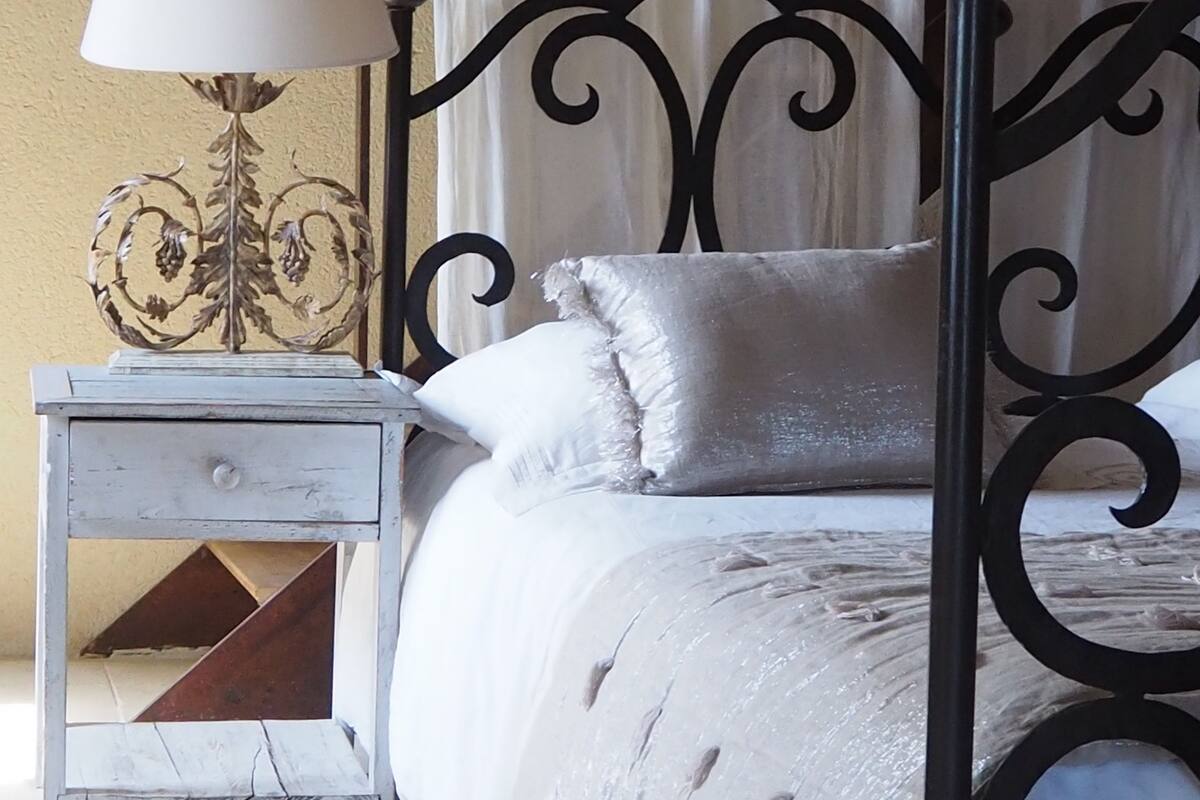 Suite (Roche d'Espeil) | Premium bedding, desk, blackout curtains