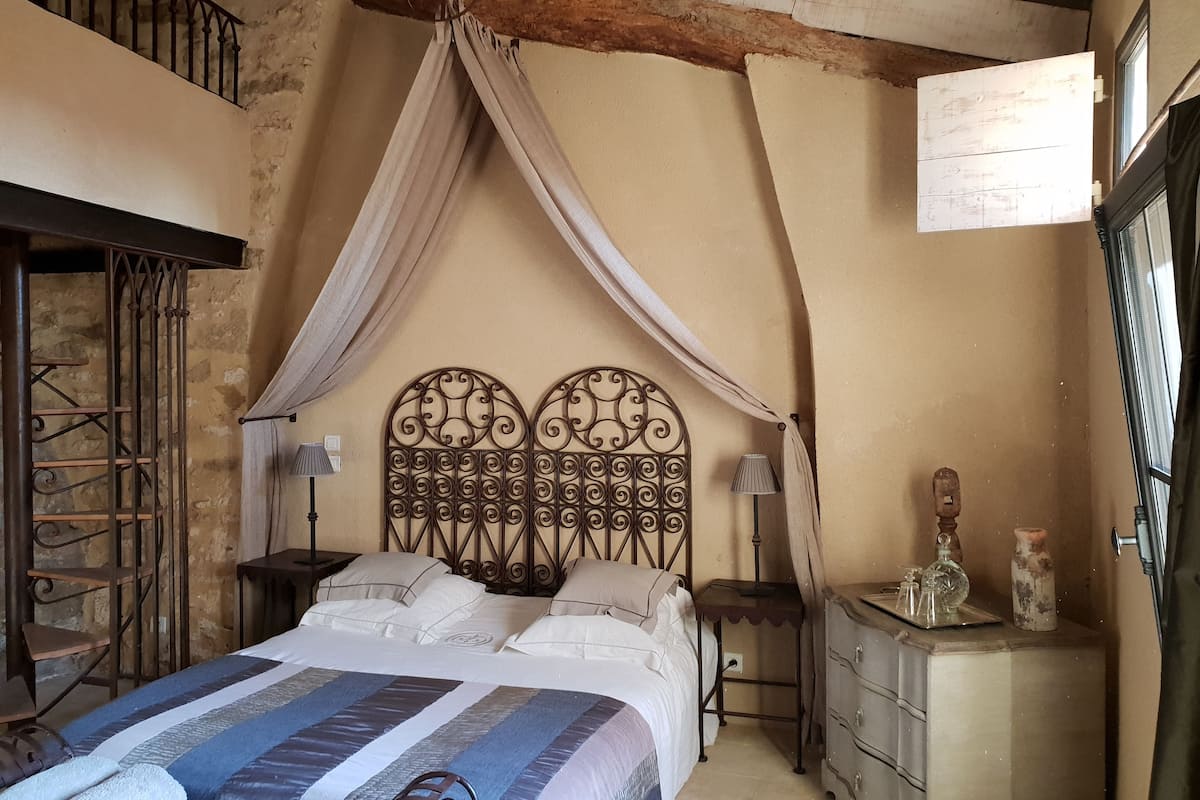 Suite (Castillon) | Peralatan tempat tidur premium, dihias secara berasingan