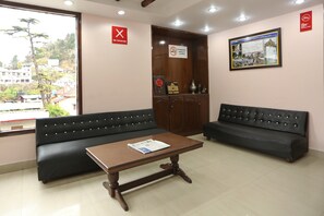 Lobby - Capital O 3639 Hotel Pioneer (Dehradun)