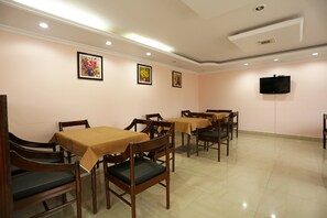 International cuisine - Capital O 3639 Hotel Pioneer (Dehradun)