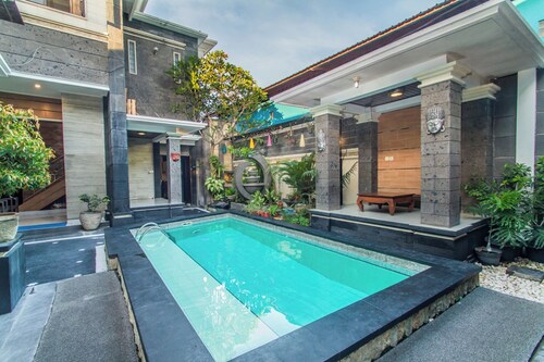 DENAYS HOUSE JIMBARAN