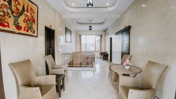 32-inch LCD TV with cable channels, TV