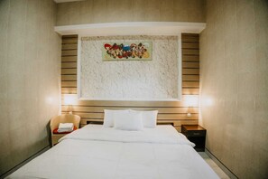 Minibar, bureau, Wi-Fi gratuit, draps fournis