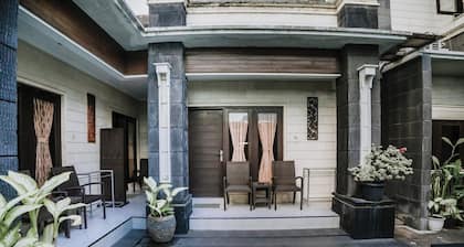 DENAYS HOUSE JIMBARAN