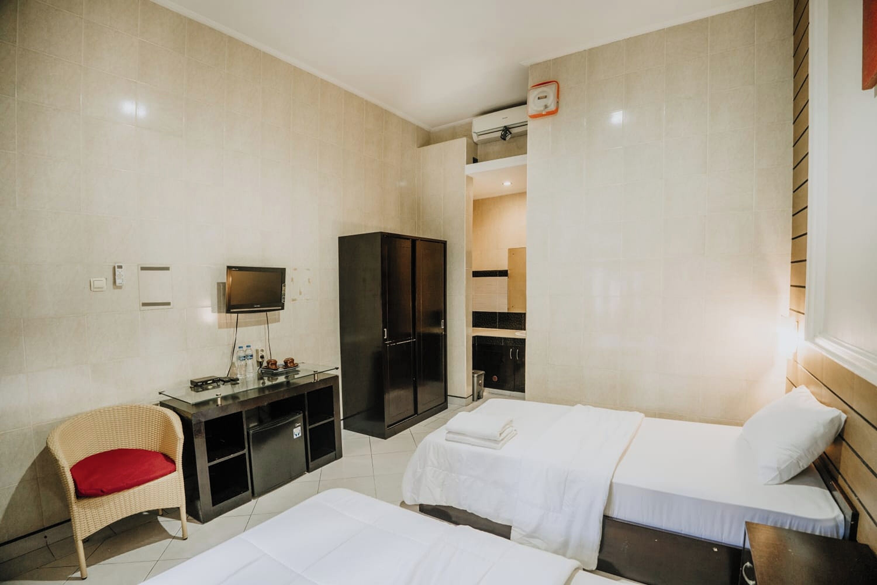 Deluxe Room | Minibar, desk, free WiFi, bed sheets