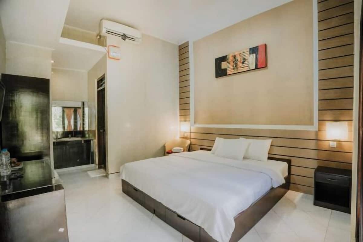 Minibar, skrivebord, wi-fi (inkludert) og sengetøy