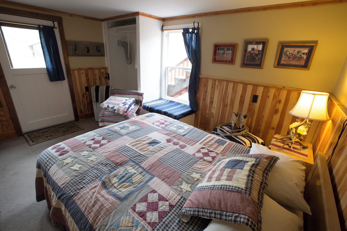 2 bedrooms, iron/ironing board, free WiFi