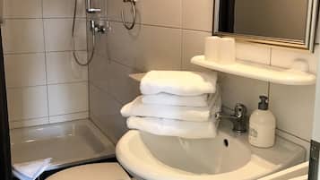 Dreibettzimmer, mit Bad | Badezimmer