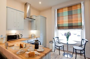 Apartamento, 1 quarto (Prestbury Suite) | Cozinha privada | Geladeira, micro-ondas, cafeteira/chaleira, chaleira elétrica