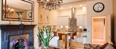 Apartment, 1 Bedroom (Montpellier Suite) | In-room dining