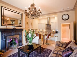 Apartment, 1 Bedroom (Montpellier Suite) | In-room dining