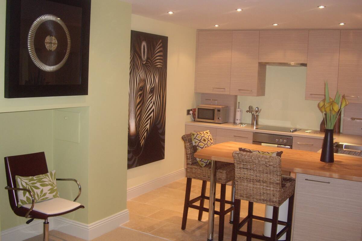 Apartment, 1 Bedroom (Leckhampton Suite) | Private kitchen