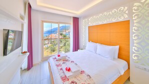 Classic Suite, 1 Double Bed with Sofa bed, Sea View | Desk, laptop workspace, WiFi (free), bed sheets - Hediye Hanim Suit Apart (Kas)