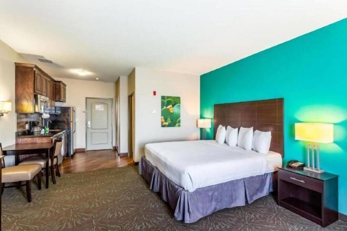 Matalassos amb encoixinament addicional i escriptori