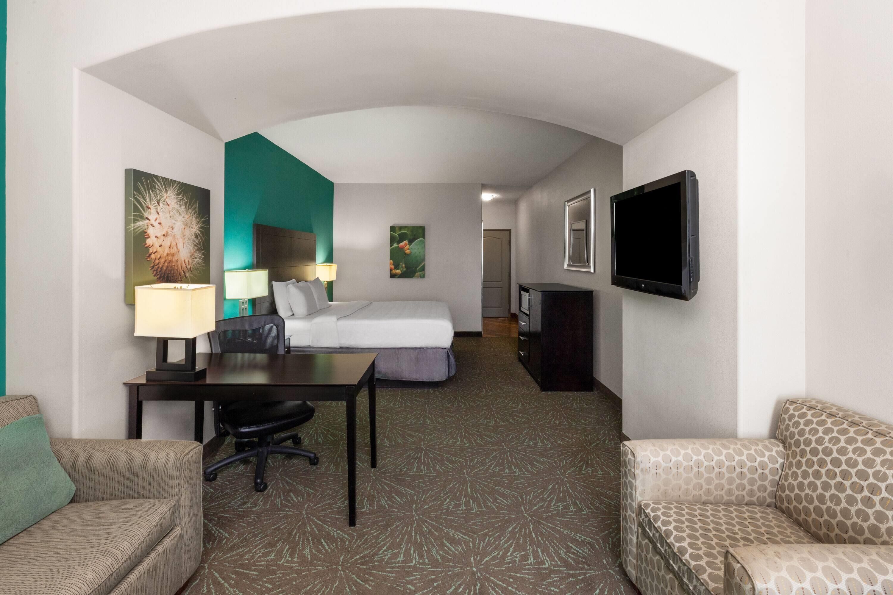 Camas con pillow-top, escritorio y espacio para trabajar con laptop 