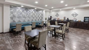 Desayuno para llevar gratuito y diario