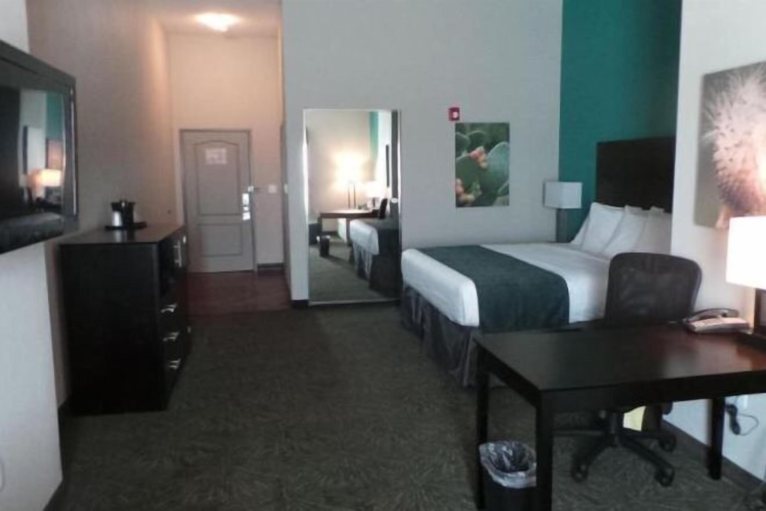 Pillowtop beds, desk, laptop workspace, free rollaway beds