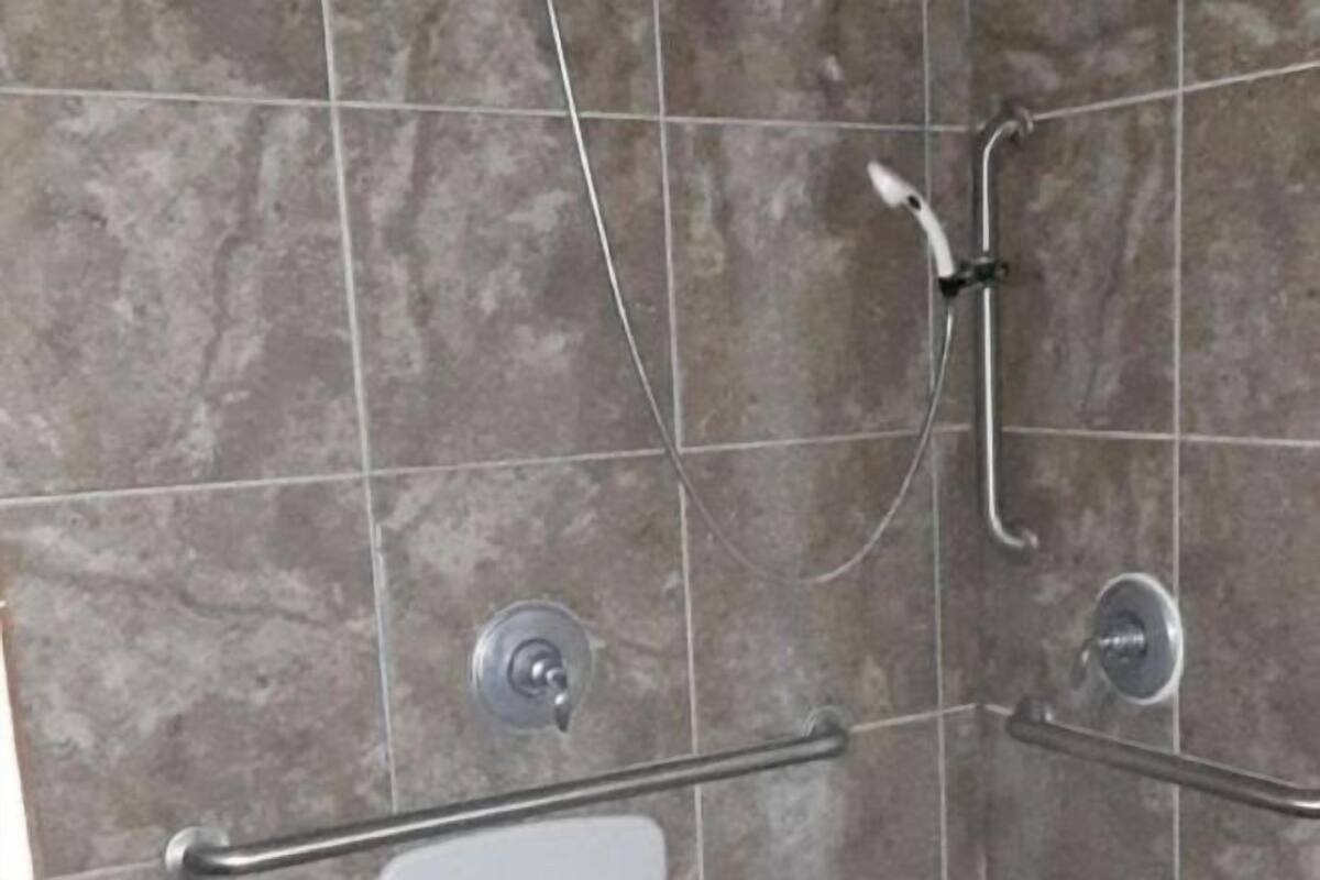 Bany | Banyera profunda, assecador de cabells i tovalloles