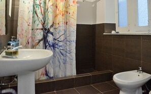 Superior Room, 1 Queen Bed, Ensuite | Bathroom | Free toiletries, hair dryer, bidet, towels - Il Lapino (Palermo)