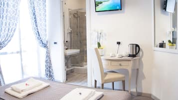 Decoración personalizada, muebles diferentes y escritorio