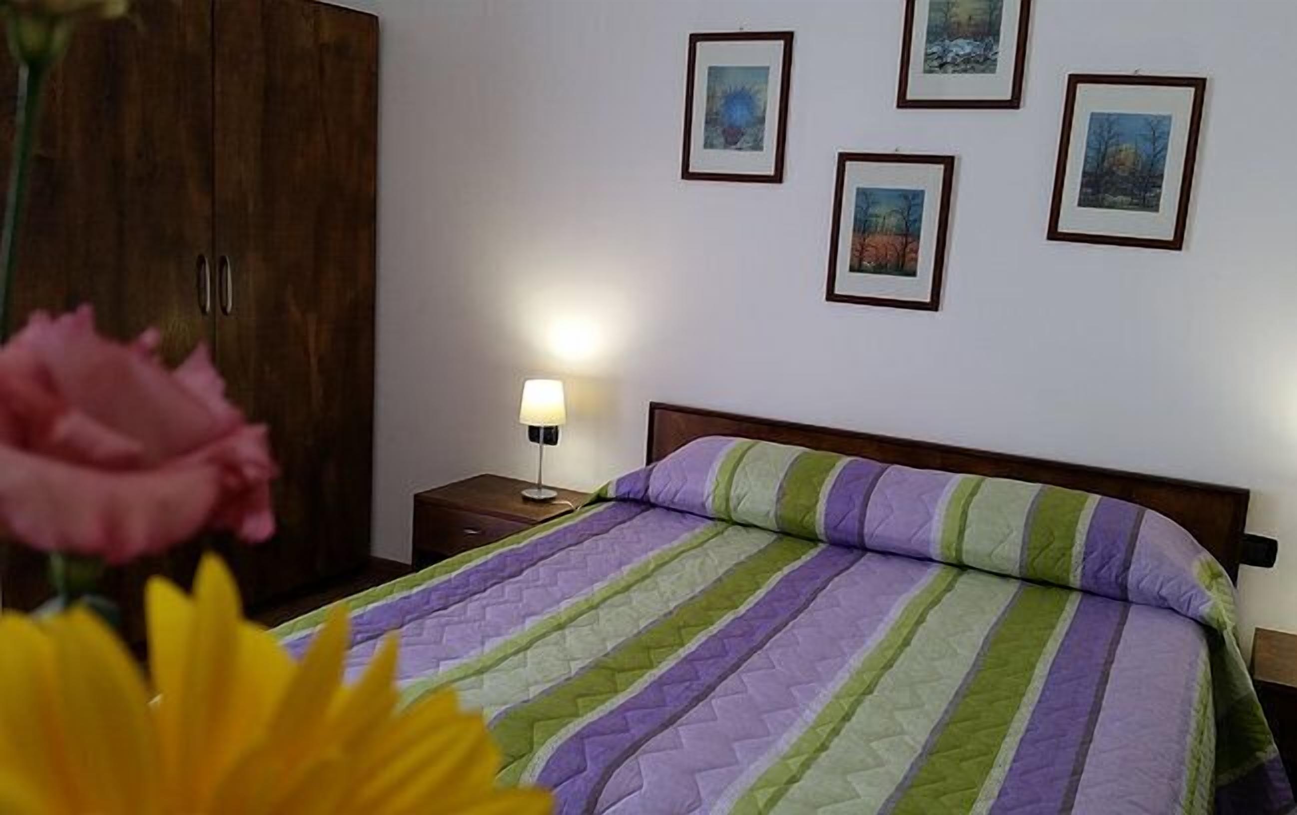 Tweepersoonskamer, balkon, uitzicht op zee | Een kluis op de kamer, een bureau, gratis wifi, beddengoed