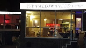 Front of property – evening/night - The Fallowfield Lodge (Manchester)