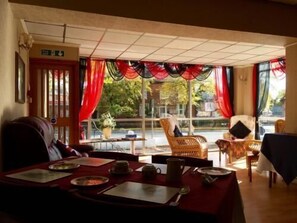 Tägliches kontinentales Frühstück gegen Gebühr