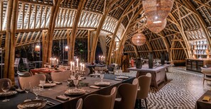 Breakfast, lunch, dinner served; local and international cuisine  - Sundy Praia  – Principe Collection (Príncipe Island)