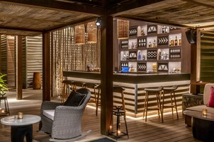 Bar à beira da piscina