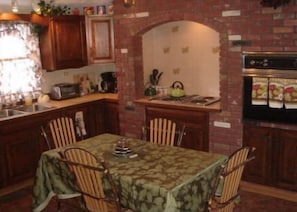 House, 2 Bedrooms | Private kitchen | Fridge, microwave, coffee/tea maker