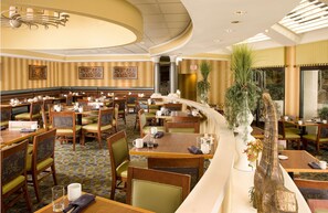 2 restaurants, breakfast served