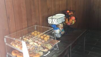 Sudah termasuk sarapan ala kontinental setiap hari