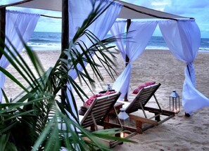 On the beach, free beach cabanas, sun loungers, beach towels - Pousada Sagi Iti (Baia Formosa)