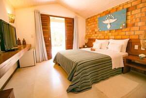 Frigobar, individualmente decorados, espaço de trabalho para notebook