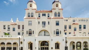 Fachada de la propiedad