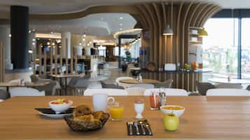 Ókeypis morgunverðarhlaðborð daglega