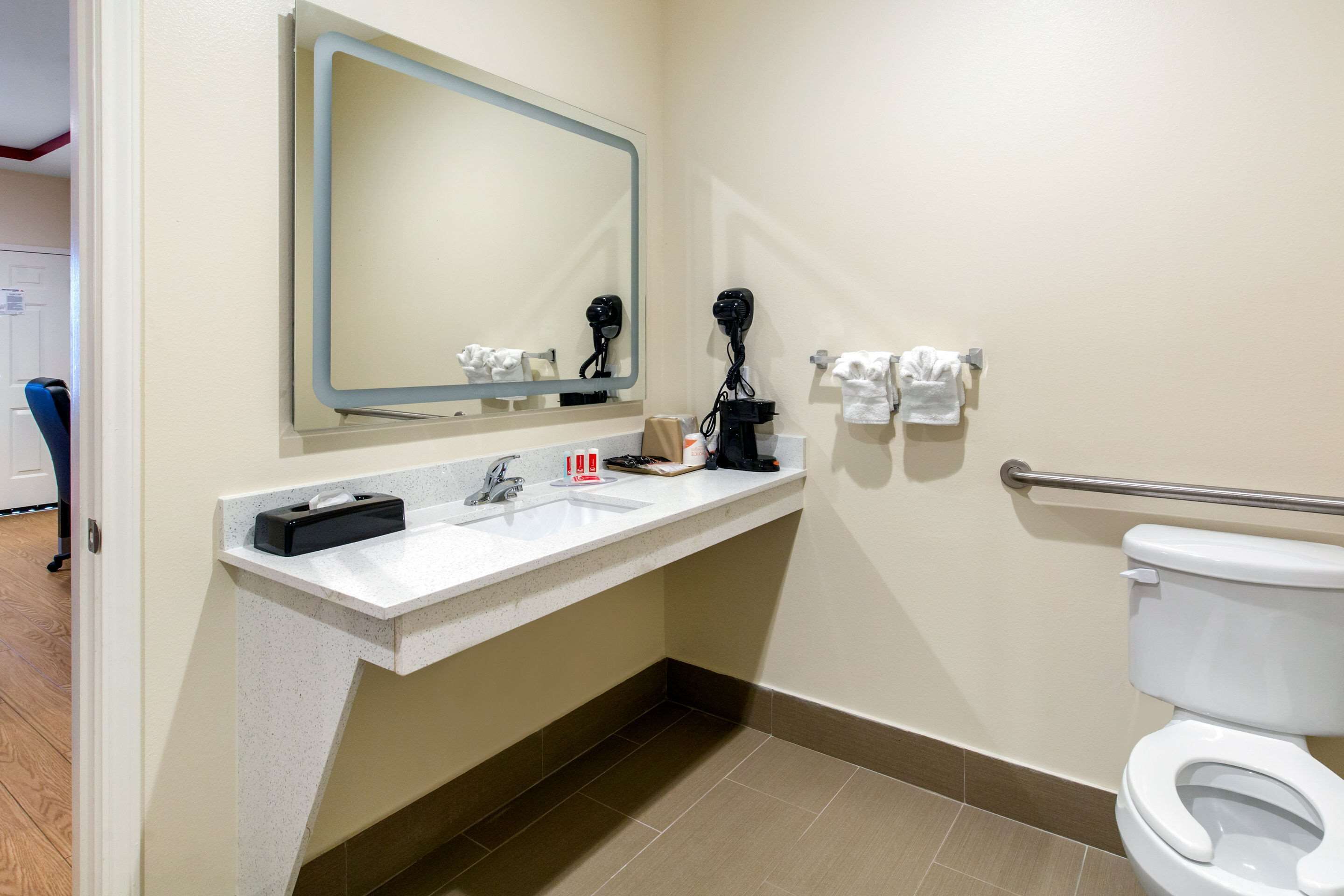 Photo - Econo Lodge Inn & Suites Houston Willowbrook