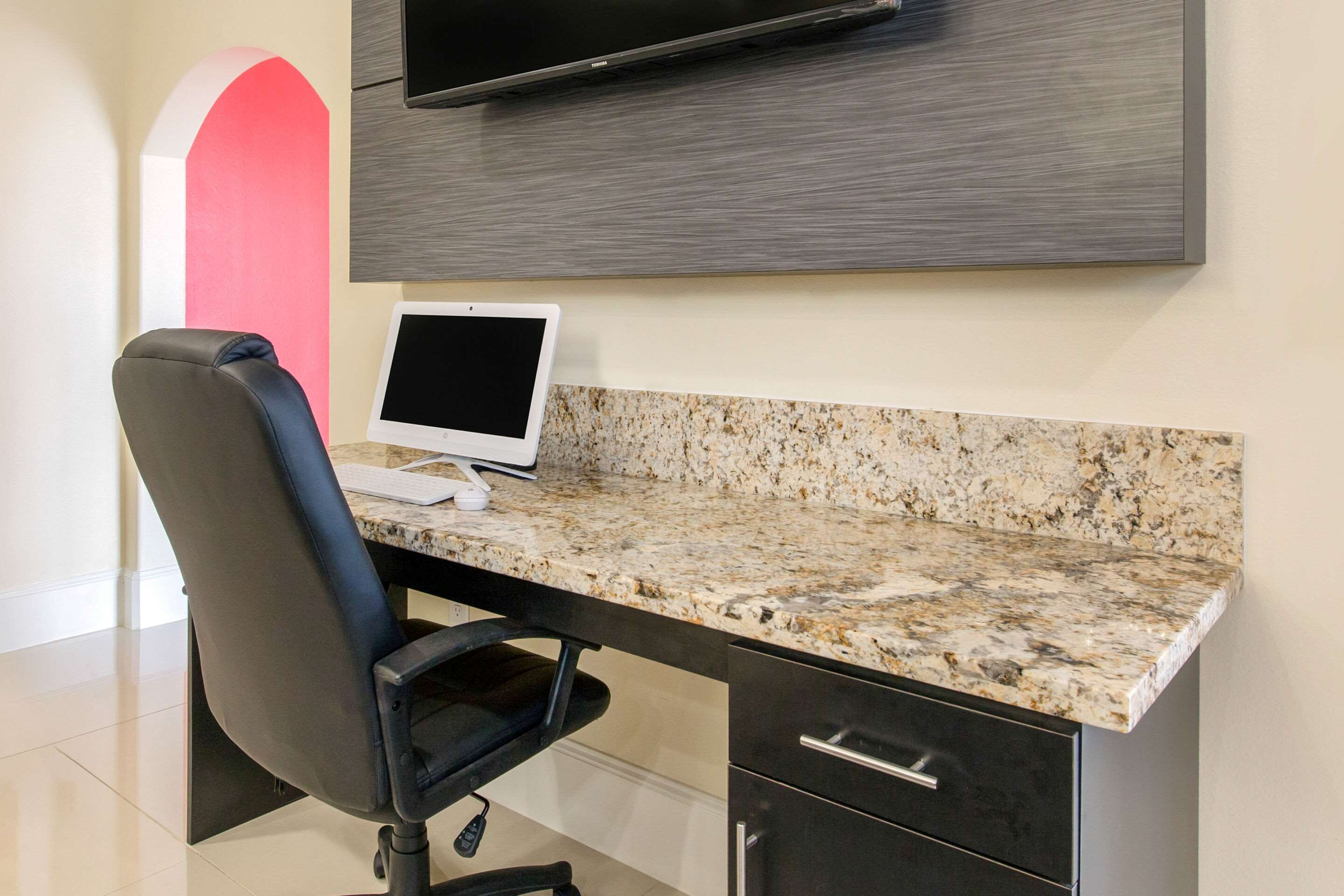 Foto - Econo Lodge Inn & Suites Houston Willowbrook