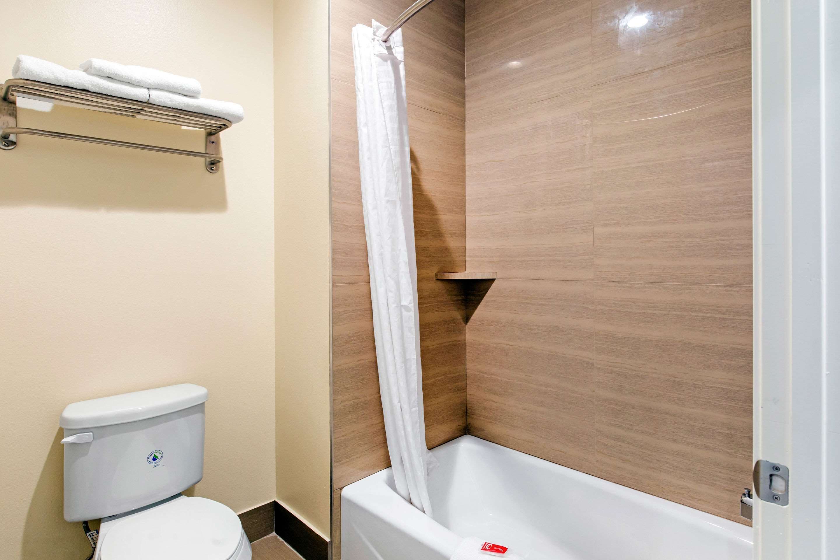 Foto - Econo Lodge Inn & Suites Houston Willowbrook