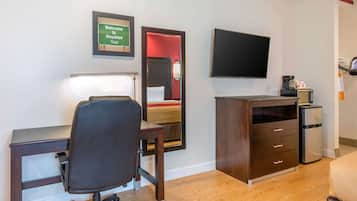 Suite, 1 King Bed with Sofa bed, Non Smoking, Jetted Tub | Premium bedding, desk, iron/ironing board, rollaway beds